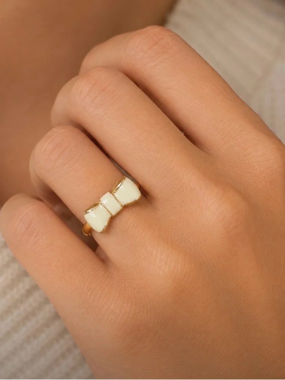 Kate Spade New York “Take a Bow” Enamel Ring in Cream/Ivory